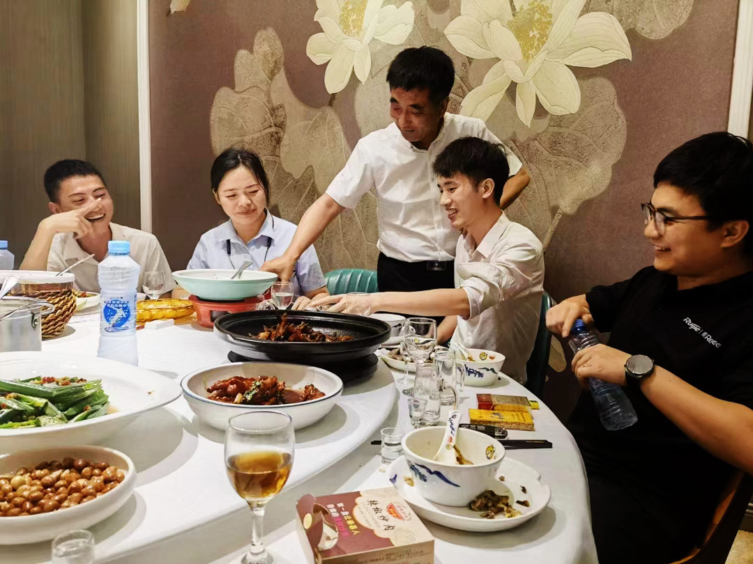 白酒夜飲，前程似錦